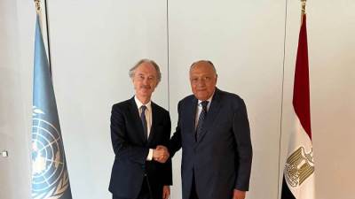 وزير الخارجية يؤكد للمبعوث الأممى ضرورة العمل الجاد لحل الأزمة السورية