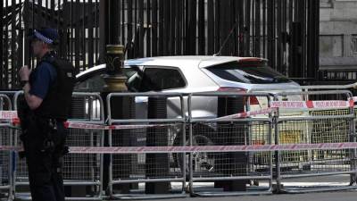 اصطدام سيارة بمقر رئيس وزراء بريطانيا 