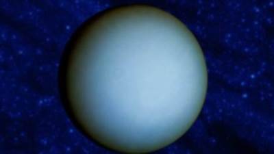 ناسا ترصد إعصارًا حلزونيًا فى القطب الشمالى لعملاق الجليد للمرة الأولى