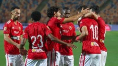 التشكيل المتوقع للأهلى أمام الطلائع.. عبد القادر وكهربا وشريف فى الهجوم