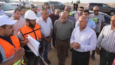 وزير النقل يتفقد مواقع العمل في مشروع تطوير وتوسعة طريق وادي النطرون العلمين 