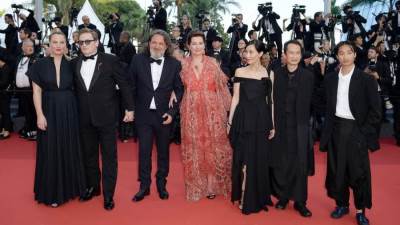 كوينتن تارانتينو وإيفا لانجوريا على السجادة الحمراء لختام مهرجان كان السينمائى