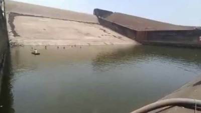 لإنقاذ هاتفه.. إيقاف مسئول هندى بعد أمره بإفراغ سد ضخم من المياه