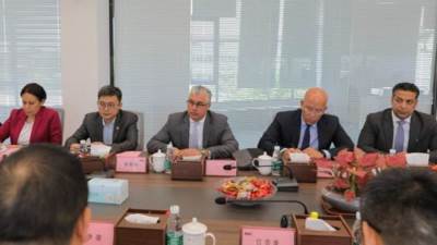 رئيس اقتصادية قناة السويس يتفقد محطة الرورو لميناء جوانزو