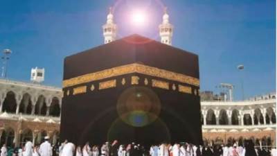 سماء مكة تشهد تعامد الشمس على الكعبة تزامنًا مع آذان الظهر اليوم