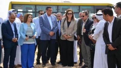 وزير التنمية يتفقد وحدة للرعاية الصحية ومزرعة نموذجية