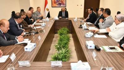 وزير الإسكان يلتقى أعضاء اتحاد المستثمرين لبحث تعزيز المشروعات الاستثمارية بالمدن الجديدة
