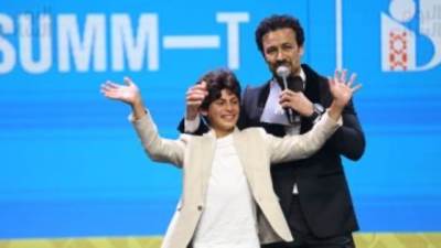 الطفل عمر شريف يبكى على المسرح وطه دسوقى يفوز بجائزة أفضل نجم صاعد