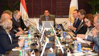 وزير التنمية المحلية يوجه بالتركيز على دعم الاستثمار في المحافظات 