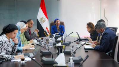 وزيرة البيئة تعقد إجتماعاً مع لجنة الإستثمار لبحث الفرص التمويلية للاستثمار فى المحميات الطبيعية