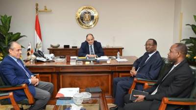 وزير التجارة والصناعة يبحث مع سفير رواندا بالقاهرة ملفات التعاون المشترك