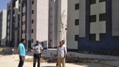 رئيس "جهاز أخميم الجديدة" يتفقد مشروعات الإسكان والخدمات بالمدينة