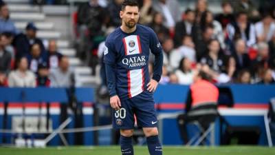 رسميا.. باريس سان جيرمان يعلن رحيل ميسي 