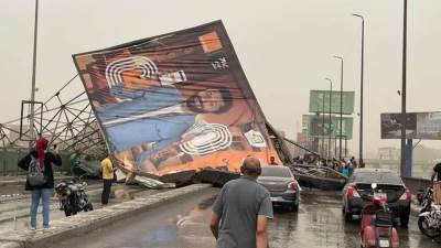 الأرصاد الجوية تطالب المواطنين بالابتعاد عن الأشجار ولوحات الإعلانات