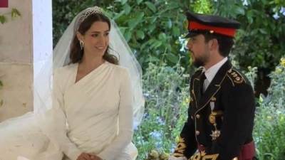 في أول رسالة بعد الزواج.. الأمير الحسين: أحمد الله الذي من عليا برجوة