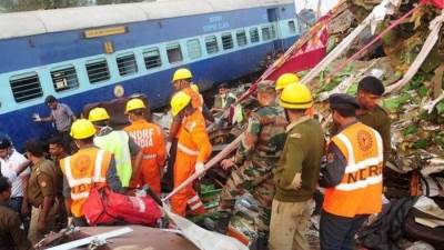 ارتفاع ضحايا حادث قطارين الهند إلى 50 قتيلا و300 مصاب