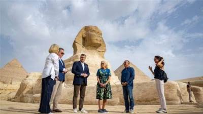 سيدة أمريكا الأولى: محظوظة بزيارة الأهرامات الرائعة اليوم