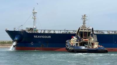 "أسامة ربيع":" حركة الملاحة بالقناة منتظمة وتعاملنا باحترافية مع عطل مفاجئ لناقلة البترول SEAVIGOUR"