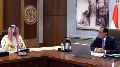 رئيس الوزراء يؤكد أهمية تحقيق التكامل والشراكة في سلاسل الإمداد والإنتاج مع السعودية