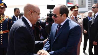 الرئيس السيسي يستقبل رئيس موريتانيا الإسلامية بمطار القاهرة الدولي 