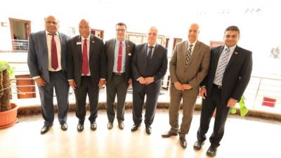 وزير التعليم العالي يعقد اجتماعًا مع وفد جامعة لويفيل الأمريكية