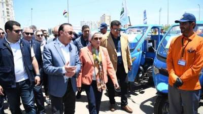 وزيرة البيئة ومحافظ الإسكندرية يشهدان مراسم اصطفاف عدد من المعدات الحديثة لمنظومة النظافة