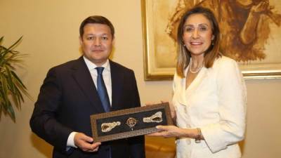 وزيرة الثقافة تلتقي نظيرها الكازاخي لبحث تعزيز التعاون في المجالات الثقافية 