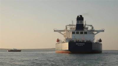 الفريق أسامة ربيع: ناقلة البترول SEAVIGOUR عبرت القناة بعد إصلاحها