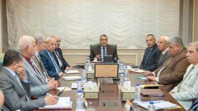 وزير الإنتاج الحربى يعقد أول اجتماع رسمى بمقر الوزارة بالعاصمة الإدارية