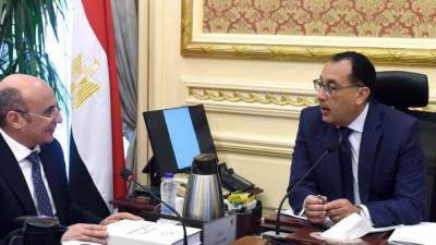 رئيس الوزراء يتابع مع وزير العدل تنفيذ قرارات "الأعلى للاستثمار"