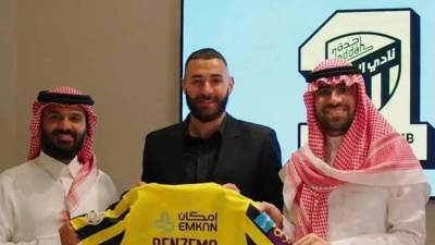 اتحاد جدة يعلن تعاقده مع المهاجم الفرنسي كريم بنزيما 