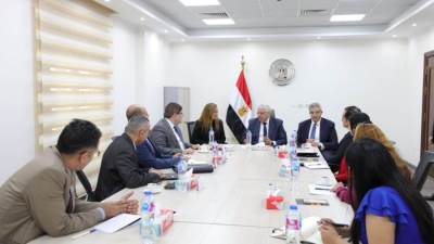 وزير التعليم يلتقي ممثلي مبادرة "حياة كريمة" لبحث تكثيف التعاون بين الجانبين