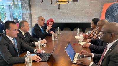 وزير الإسكان يلتقى نظيرته بجنوب إفريقيا لبحث سبل التعاون بين البلدين