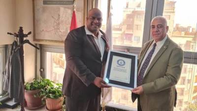 أشرف كابونجا يعلن دخوله موسوعة جينيس كأقوى رجل فى العالم 