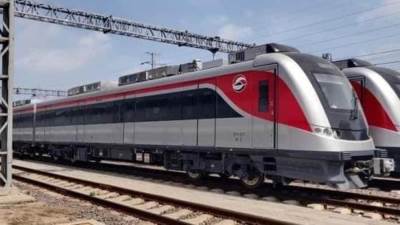 تجهيزات خاصة في القطار الخفيف استعدادا للفعالية الموسيقية بالعاصمة الإدارية غدا