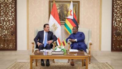 وزير الصحة يلتقي نظيره الزيمبابوي لبحث سبل التعاون المشترك بين الجانبين