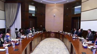 مسئولو مجلس الوزراء يلتقون وفد وزارة الخزانة الأمريكية