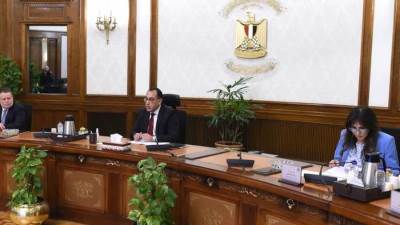 رئيس الوزراء يجتمع مع أعضاء المجلس الاستشاري الاقتصادي