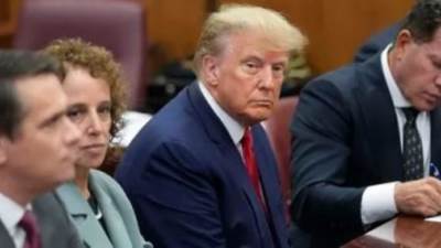 اتهام ترامب رسميا بقضية الوثائق السرية.. ودونالد: يوم مظلم فى تاريخ أمريكا