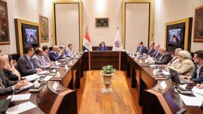 وزير الصحة يوجه باستدامة توافر مخزون كاف من الأجهزة والأدوية والمستلزمات الطبية