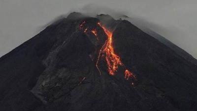 إندونسيا: ثوران بركان جبل “أناك كراكاتو” غرب البلاد 