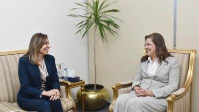 وزيرا الثقافة والتخطيط يبحثان آليات دعم التعاون لتطوير مجالات الحرف اليدوية ودعم المرأة