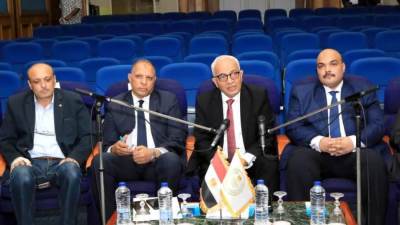 وزير التعليم: حيازة الطلاب للهاتف المحمول جريمة حتى لو كان مغلقًا