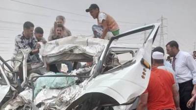 الميكروباص اصطدم بالتريلا من الخلف.. مصرع 15 شخصًا فى حادث صحراوي الصف