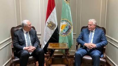 وزير الزراعة يبحث مع محافظ جنوب سيناء دعم الاستثمار الزراعي وتلبية احتياجات المواطنين