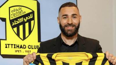 بنزيما يدفع جزء من راتبه فى السعودية إلى الضرائب الإسبانية