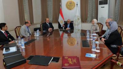 وزير التعليم يكرم الطلاب المتميزين على مستوى العالم من مدرسة البشاير الدولية المتكاملة