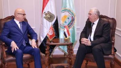 "القصير" يبحث مع وزير الفلاحة التونسي تعزيز سبل التعاون في المجال الزراعي بين البلدين