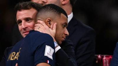 الرئيس الفرنسي يعلق على أزمة مبابي مع باريس سان جيرمان 