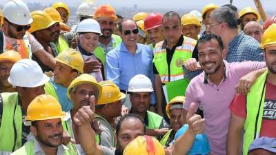 الرئيس السيسى: الطرق والمحاور الجديدة تهدف لتسهيل حركة المواطنين بالقاهرة والمحافظات